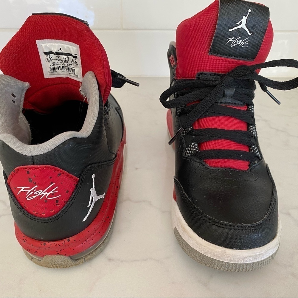 Nike Air Jordan Flight youth size 4.5. NO creases! Used. In excellent condition - Picture 7 of 8